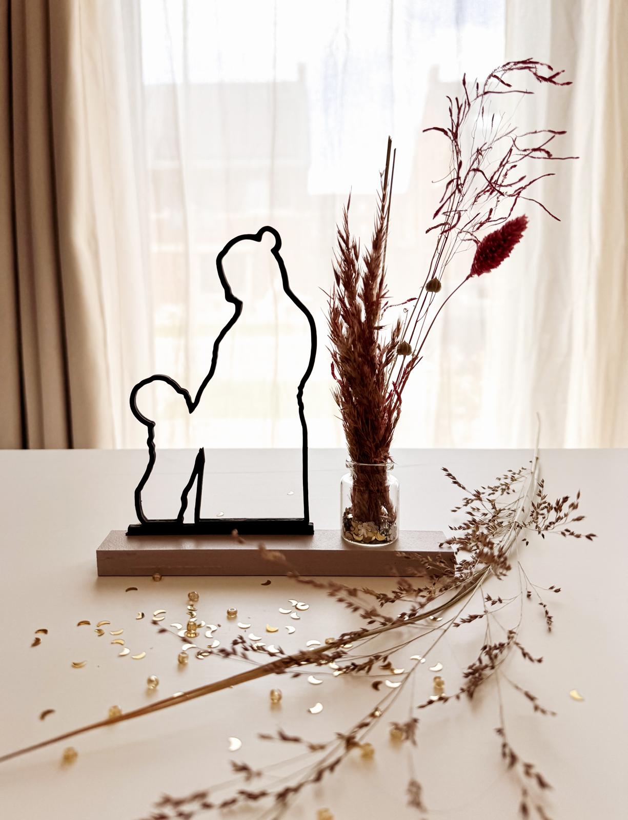 Outline Silhouet op Houten Standaard - Fijne Line Art Gravure